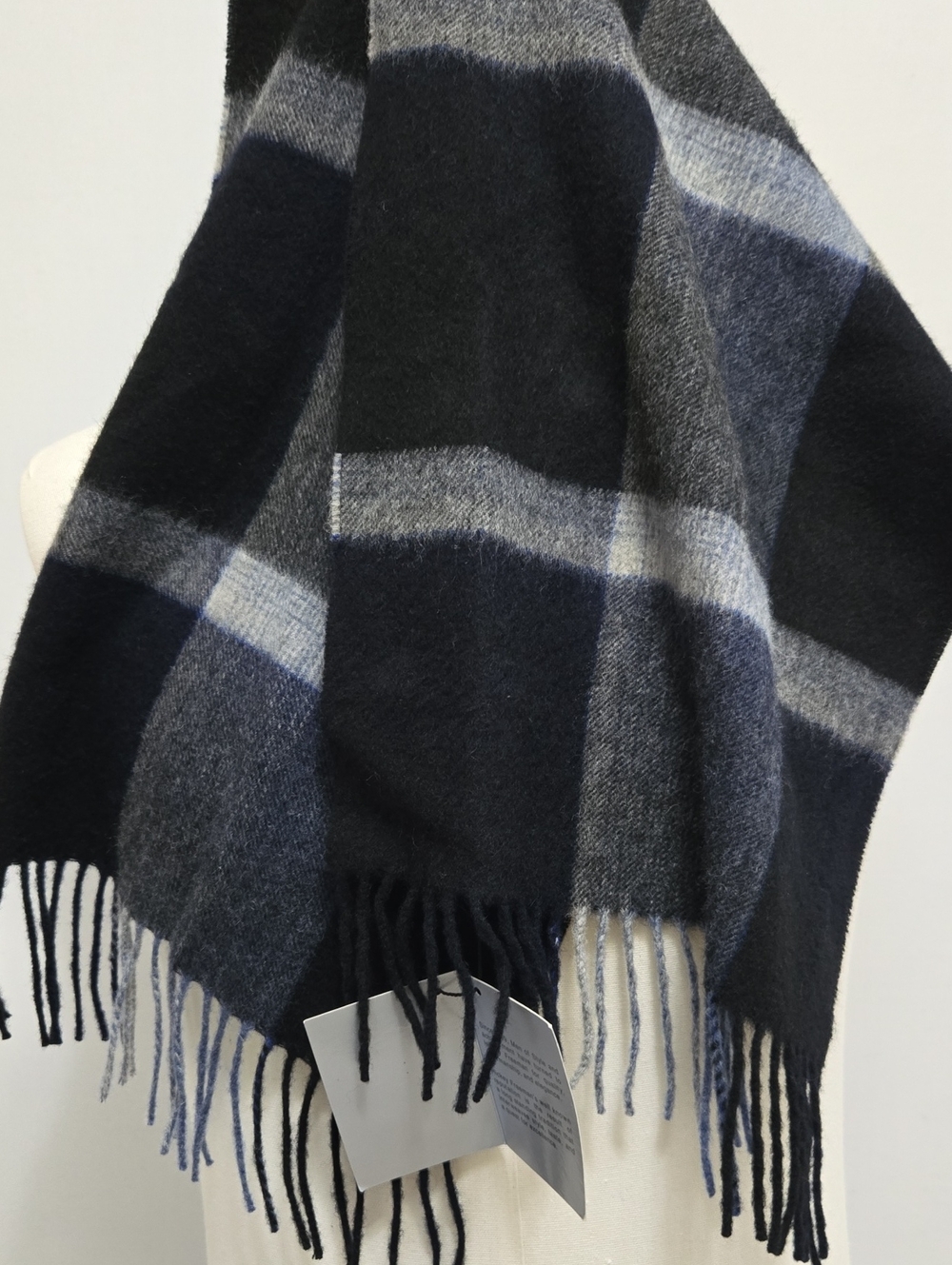 Hickey Freeman Plaid Cashmere and Wool Fringe Scarf Mens Black Gray Blue - Picture 10 of 12